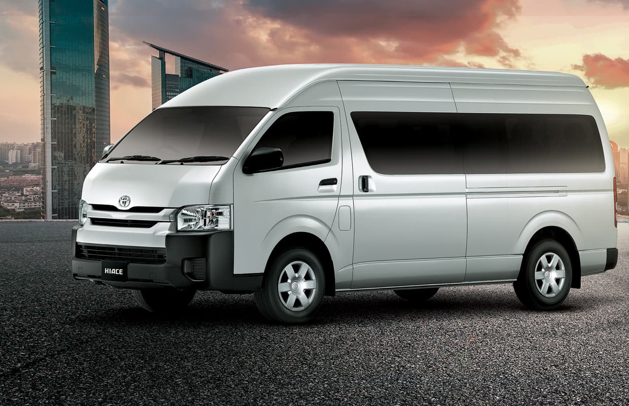 Toyota Hiace Grand Cabin — photo 1 of 1